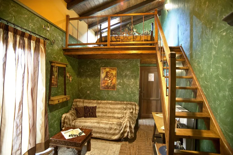 Attic with Fireplace Casuarina - Photo 2