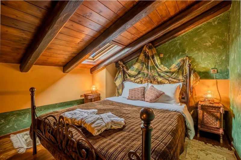 Attic with Fireplace Casuarina - Photo 1